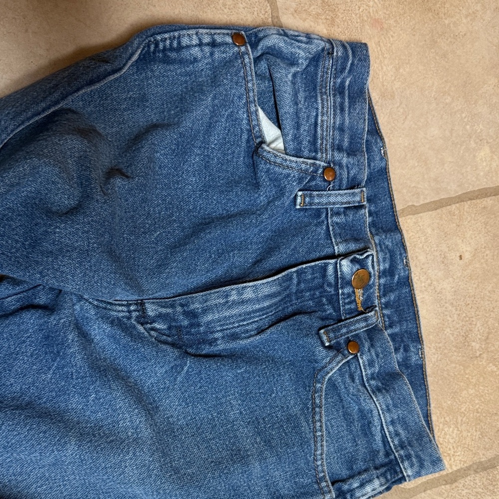 Wrangler Men's Relaxed Fit Blue Jeans - Picture 2 of 3